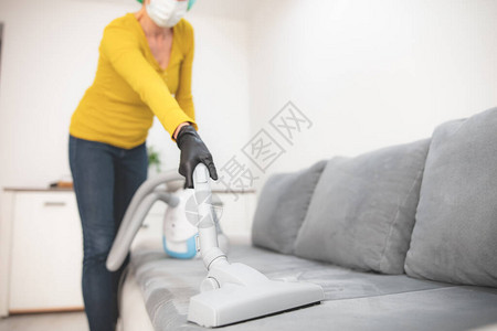 公寓和房间消毒消除污染清洁在危险出现时与吸尘器清图片
