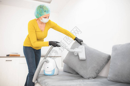 公寓和房间消毒消除污染清洁在危险出现时与吸尘器清图片