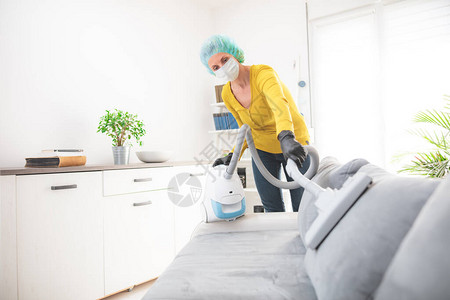家公寓和房间的消毒清洁在危险发生时用真图片