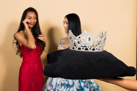 两位选美小姐选美皇后大赛亚洲晚礼服亮片礼服配钻石皇冠腰带图片