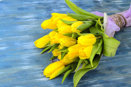 黄色郁金香新花束图片
