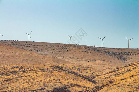 以色列戈兰高地一座山上的风力农场风力涡轮机图片
