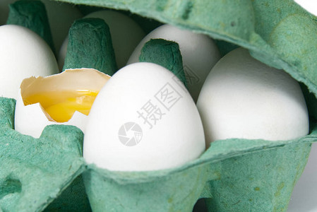 绿纸蛋盘配白鸡蛋鸡白蛋关闭图片