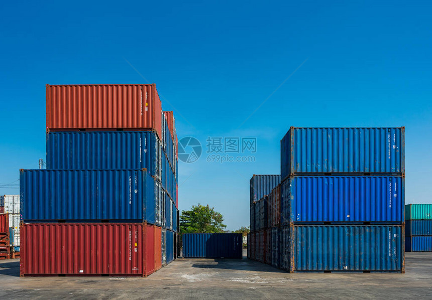 集装箱货港的堆放商业物流进口出运输概念图片