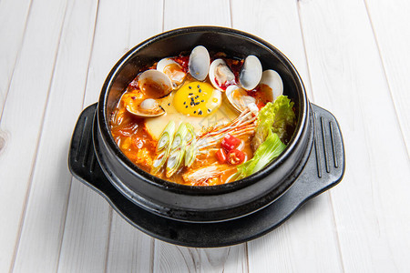 Jjigae或Kimchi炖肉是韩国菜背景图片