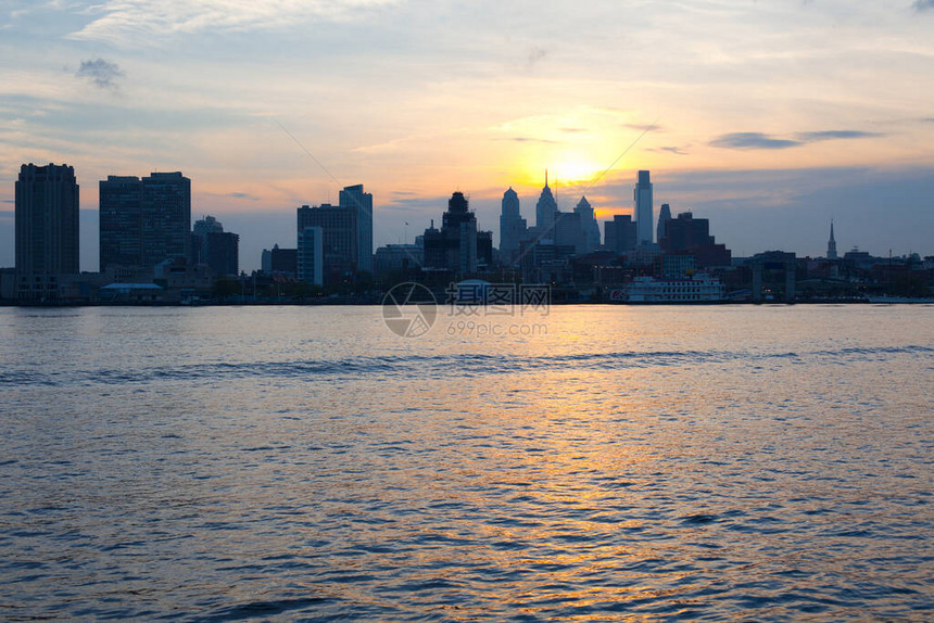 美国宾夕法尼亚州日落时分费城图片