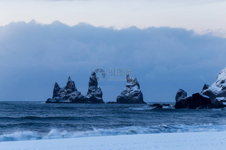 冰岛冬天巨怪手指岩石维克图片