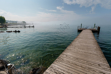 意大利隆巴迪美丽的加尔达湖LagoDiGar图片