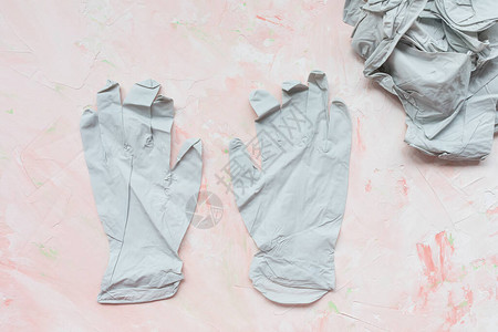粉红背景的橡皮医疗手套图片