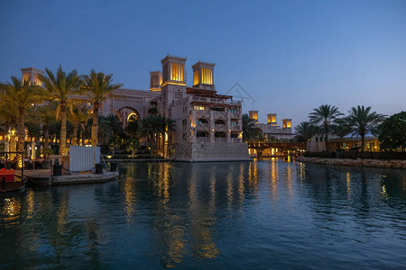 MedatJumeirah晚上在迪拜2背景图片