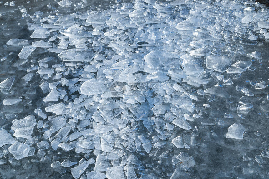 自然冰背景上的碎冰图片