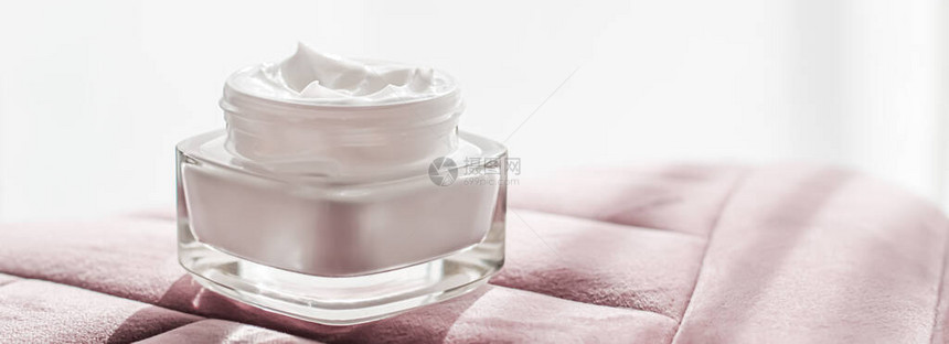 罐子里的面霜润湿剂豪华皮肤护理化妆品和有机抗菌产品图片