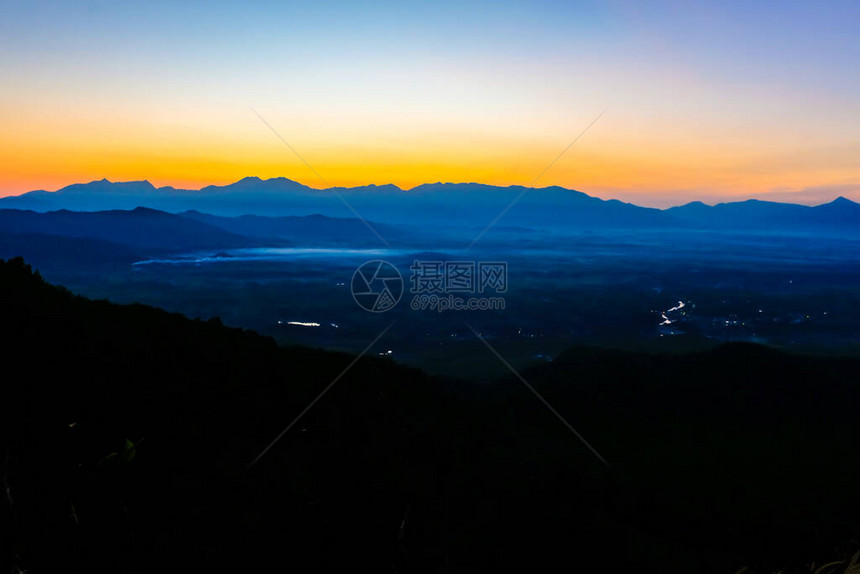 太阳月光山坡日落天空色彩多图片