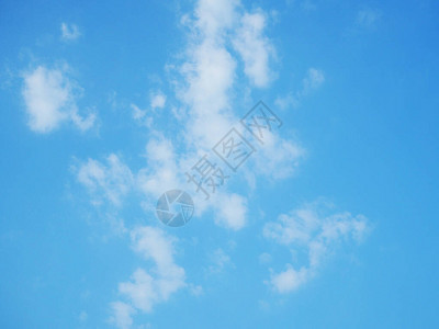 蓝色天空白云密闭图片