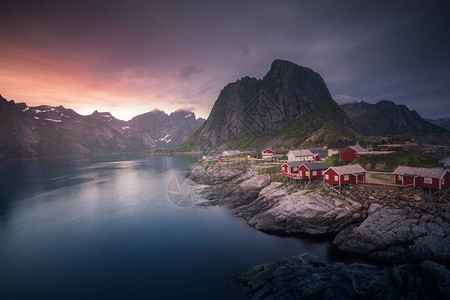 挪威Lofotten岛夏季Hamnoy渔村午图片