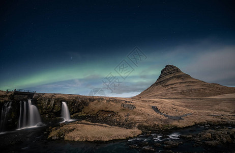 冰岛Kirkjufell瀑布图片