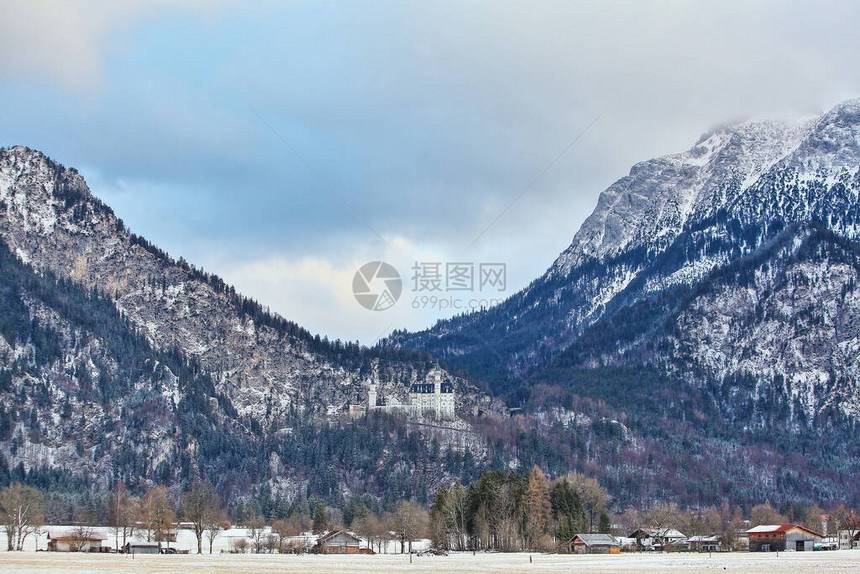 阿尔卑斯山中美丽的白色新图片