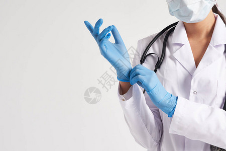 一位近身的女医生把乳胶手套贴图片