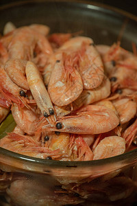 虾煮熟的虾辣虾熟虾很多煮熟的去皮虾健康饮食的概念健康食品图片