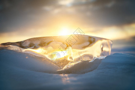 俄罗斯贝加尔湖冬季自然景观背景的冻图片