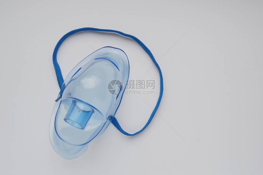 医用全脸氧气面罩隔离在白色背景上塑料病人面罩持续气道正压CPAP设备蓝色CPAP图片