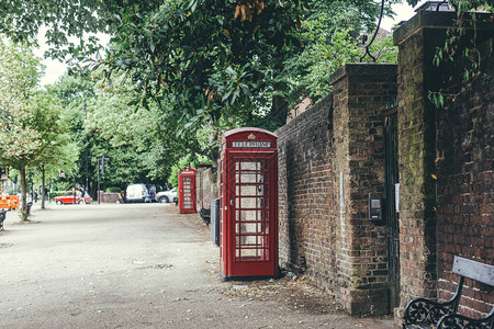 伦敦街头的传统红色电话亭红色电话亭通常被视为全世界的英国文化标志它是英国十大背景图片