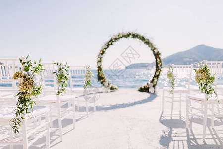 在黑山举行海景婚礼拱门招待会图片