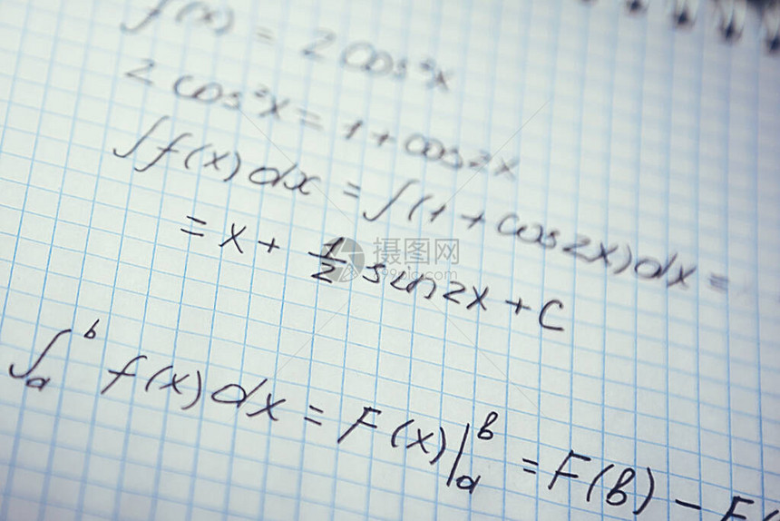 学校数学概念带有数学公式的记事本在冠状大流行期间研究检疫中的数学数学计算数学问题算术公式图片