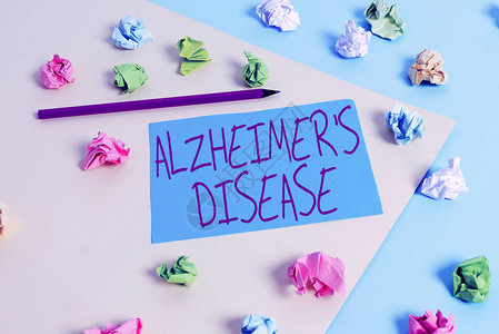 显示阿尔茨海默病的书写笔记是疾病老年晚期精神衰退的商业概念彩色皱纸空背景图片
