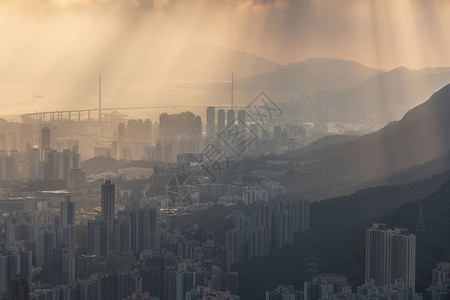 在香港的日落高峰观看城市图片