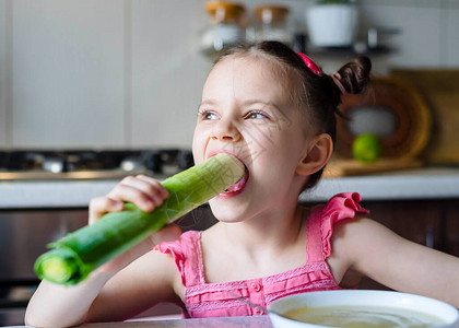 童年和健康食品概念图片