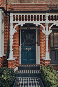 传统Edwardian房子前门有彩色玻璃图片