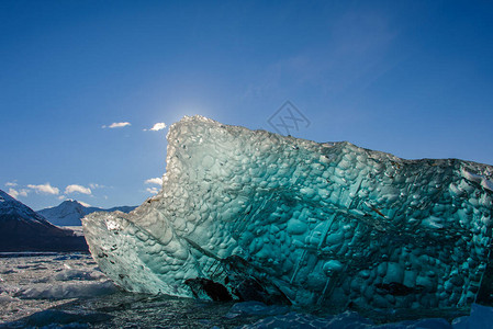 北冰洋的蓝色大冰块图片
