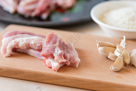 制作亚洲午餐的成分生猪肚大蒜图片