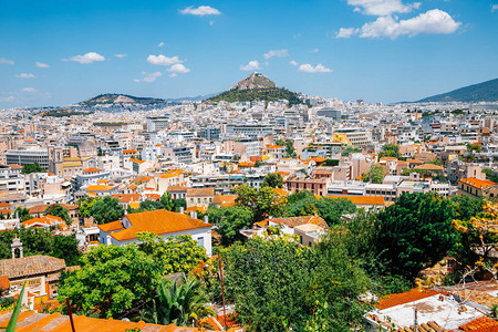 希腊雅典Plaka区山的雅典市和Lycabettu图片