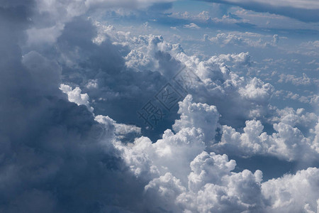 蓝色天空背景云层和天空背图片