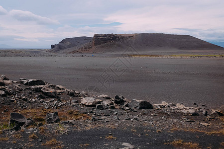 在夏季冰岛火山灭绝的背景下背景图片