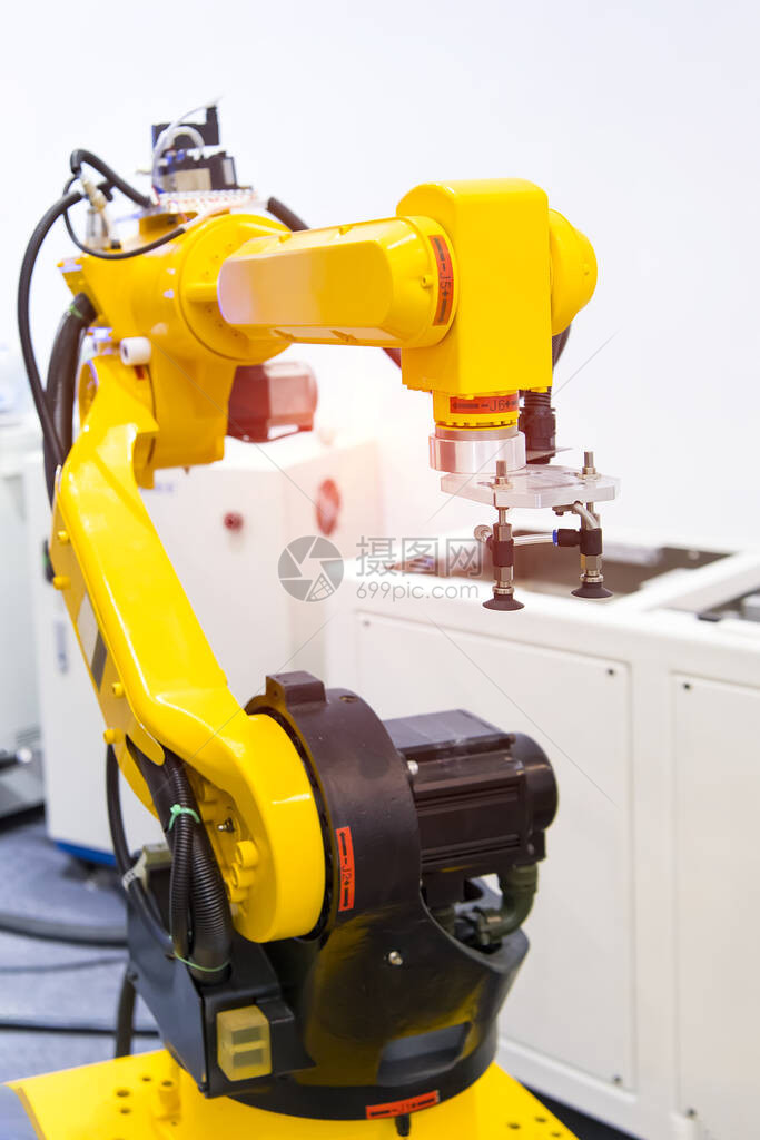 智能制造厂的机器人臂自动化系统自图片