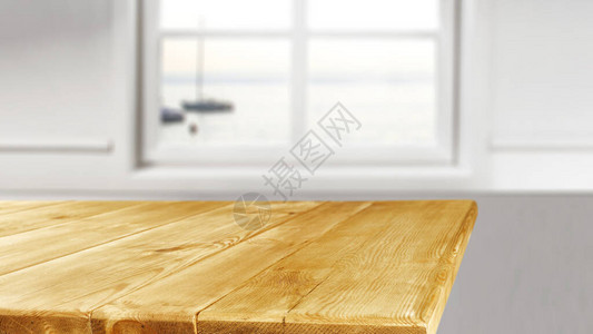 带有产品和装饰空间的木板桌图片