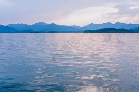 美丽的西湖风光杭州的日落景观图片