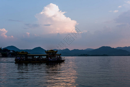 美丽的西湖风光杭州的日落景观图片