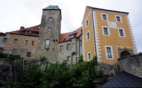 德国萨克森市著名的Hohnstein城堡和黄色大门图片