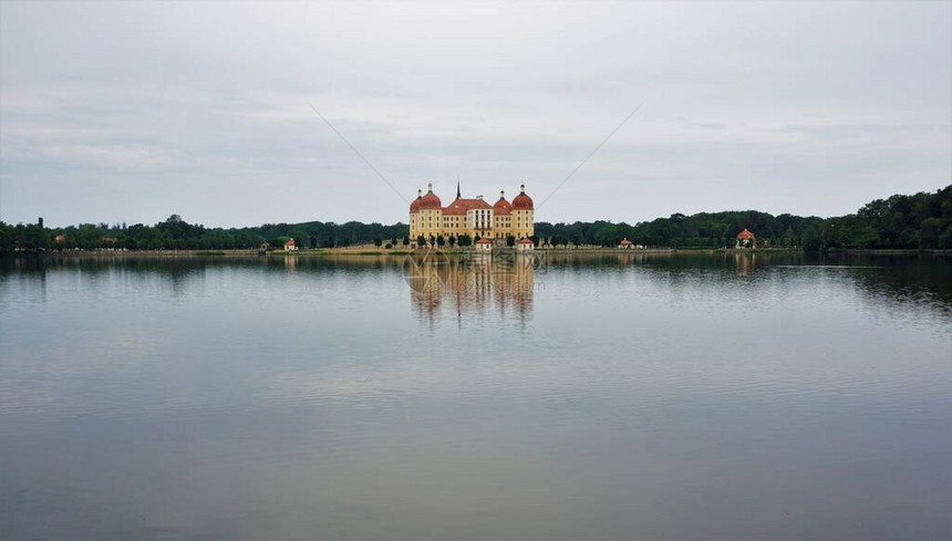 德国萨克森州城堡湖的图片