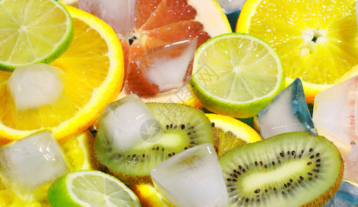水果和冰的混合图片