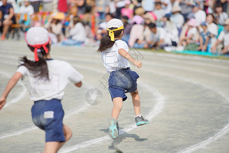 在日本一所小学举行的一次体育会背景图片