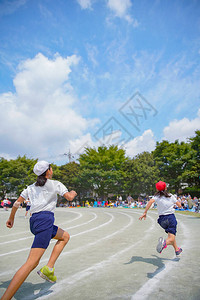 在日本一所小学举行的一次体育会背景图片