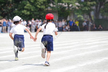 在日本一所小学举行的一次体育会背景图片