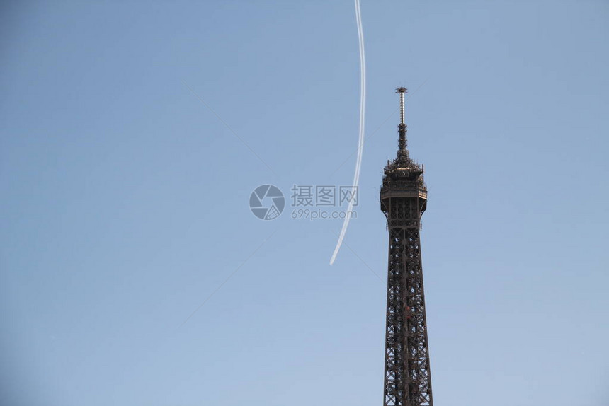 巴黎埃菲尔铁塔的细节图片