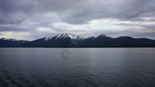 美国阿拉斯加山丘高山风雪图片