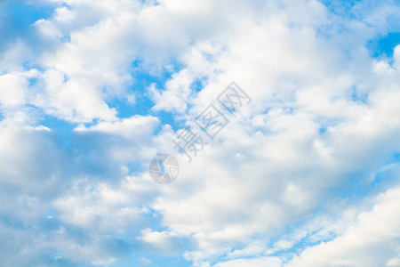 蓝天空阳光晴阳的云彩图片